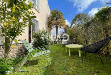 A VENDRE  BREST  RIVE DROITE  MAISON T6  3 CHAMBRES  POSS 4  SOUS SOL  JARDIN