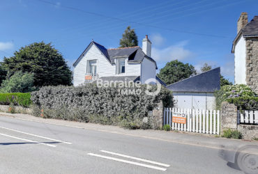 VENTE A PLOUHARNEL: MAISON T5 DES ANNEES 50 EN PLEIN BOURG