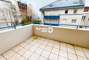 A VENDRE  BREST  SAINT MICHEL  APPARTEMENT  T4  ASCENSEUR  3 CHAMBRES  BALCONS PARKING