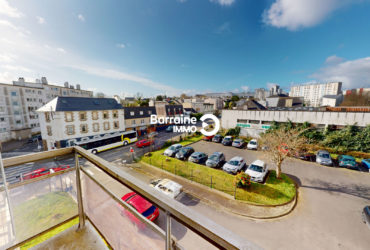 A VENDRE   APPARTEMENT T1 – LE BOT – LOCATAIRE EN PLACE  – BALCON – ASCENSEUR