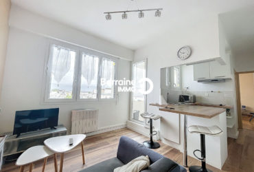 LORIENT CENTRE – APPARTEMENT T2 de 31m² AVEC ASCENSEUR  ET BALCON – VENDU MEUBLE ET LOUE