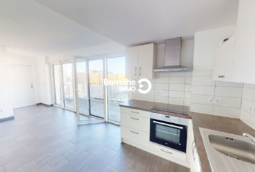 EXCLUSIVITE   A VENDRE    BREST  PLACE DE STRASBOURG  IMMEUBLE  RECENT  APPARTEMENT T3  64 m2  ASCENSEUR  PARKING PRIVATIF   BALCON