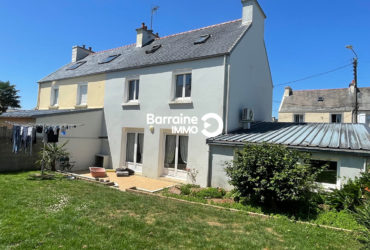 BARRAINE IMMO, A vendre à BREST, secteur Kerzu, maison mitoyenne T7 de 105 m2, 5 chambres, garage, jardin clos.