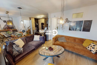 BOURG DE MOELAN – IMMEUBLE  DE RAPPORT COMPOSE D’UN COMMERCE ET 2 APPARTEMENTS