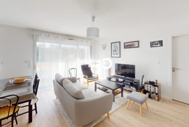 A VENDRE – HENNEBONT – APPARTEMENT T3 de 67m² T BALCON de 17m² STATIONNEMENT EN SOUS-SOL