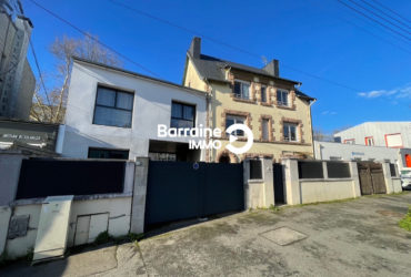 A vendre à BREST, secteur Lanredec, ensemble immobilier, une maison de 90m2 en colocation et un immeuble de 7 appartements 199m2, loués en meublés, places de stationnements privatives