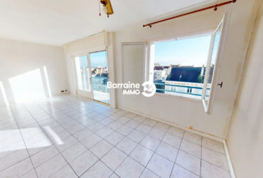 EXCLUSIVITE AGENCE – LORIENT SUD – APPARTEMENT T5 de 85m² ASCENSEUR BALCON ET PARKING  PRIVE