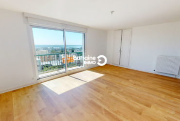 BARRAINE IMMO BREST, A vendre, à BREST, secteur Saint Michel Pilier Rouge, Appartement T4 3 chambre de 78 m2, ascenseur, vue rade, stationnement, balcon, dernier étage.