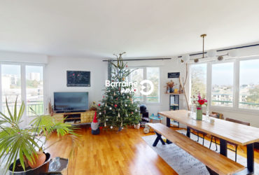 À vendre, à BREST, secteur Saint Michel, appartement T5 102.66 m2, dernier étage, 3 chambres, balcon, vue imprenable, lumineux.