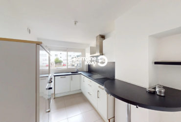 LORIENT CENTRE- APPARTEMENT T4 90 M² – DEUX CHAMBRES AVEC POSSIBILITE TROIS -GARAGE-cave