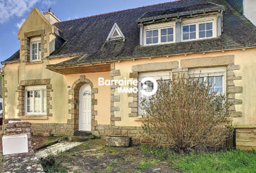 A VENDRE  LANVEOC  MAISON T6  140 M²  5 CHAMBRES  GARAGE  COUR