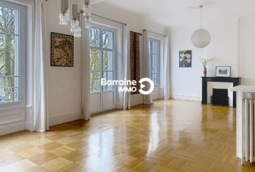 A VENDRE- APPARTEMENT AU CHARME DE L&rsquo;ANCIEN – LORIENT CENTRE- ASCENSEUR ET GARAGE