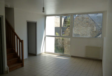 LOCATION  ST POL DE LEON  CENTRE  APPARTEMENT  DUPLEX  T3