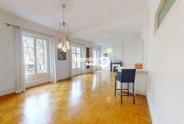 A VENDRE- APPARTEMENT AU CHARME DE L&rsquo;ANCIEN – LORIENT CENTRE- ASCENSEUR ET GARAGE