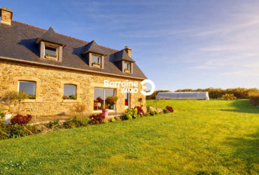 A VENDRE CHEZ BARRAINE IMMO : MAISON STYLE LONGERE 150M² AVEC APERÇU MER À PLOUGONVELIN ref PZ00333-TH