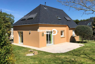 GUIDEL – MAISON CONTEMPORAINE  NON MITOYENNE de 2005 – TERRAIN de 700m²  AVEC DEPENDANCE