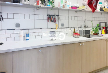 BOURG DE MOELAN – IMMEUBLE  DE RAPPORT COMPOSE D&rsquo;UN COMMERCE ET 2 APPARTEMENTS
