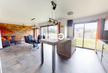 A VENDRE KERVIGNAC – proche bourg-  Maison contemporaine 3 chambres , avec vie de plain pied proche bourg