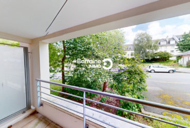 EN EXCULISIVITE BARRAINE IMMO APPARTEMENT T2 AVEC BALCON ET GARAGE FERME SECTEUR SAINT-LUC KERICHEN PZ00356-TH