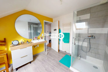 Rare sur le marché! BARRAINE IMMO – BAUD – MAISON DE VILLE EN PIERRES DE 130 M2 NON MITOYENNE  SUR TERRAIN de 650m²