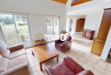Maison spacieuse à vendre à LOCQUÉNOLÉ – Vue mer et confort moderne