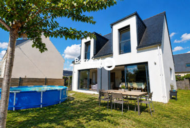 EXCLUSIVITE À VENDRE BARRAINE IMMO MAISON RÉCENTE AVEC VIE DE PLAIN-PIED À PLOUZANÉ- ref :  PZ00381-TH