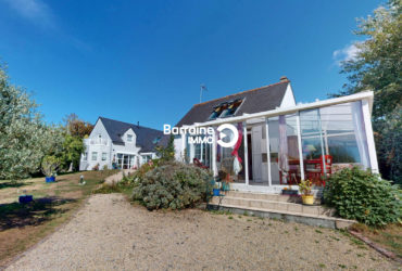 BARRAINE IMMO – A VENDRE : Ensemble immobilier de deux maisons – vue mer – à 700m de la mer – Porspoder – Réf : PZ00389-FL