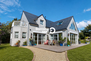 BARRAINE IMMO – A VENDRE : Villa vue mer – 253m² – à 700m de la mer – Porspoder. Réf : PZ00389-FL.