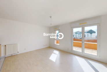 APPARTEMENT 2 CHAMBRES AVEC TERRASSE – GARAGE DOUBLE – DERNIER ETAGE