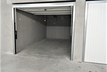 A LOUER – PLOEMEUR – CENTRE-VILLE – GARAGE/BOX FERME EN SOUS SOL
