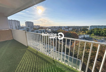 LORIENT SUD – APPARTEMENT T4 RENOVE AVEC BALCON ET VUE DEGAGEE